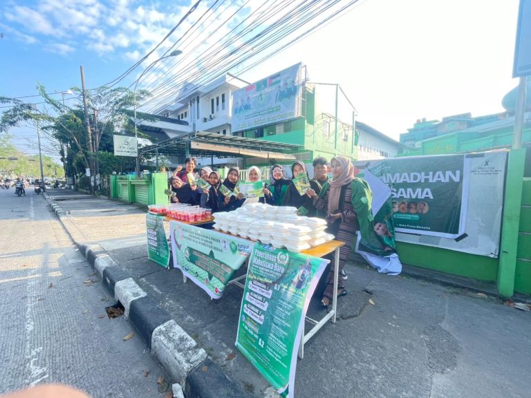 HMP Eksya Bersama Ka. Prodi Eksya FAI Univa Medan Laksanakan Bagi Takjil Gratis Sekaligus Kegiatan Promosi Perekrutan Mahasiswa